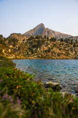 Obraz premium Pic du Bastan at dawn from Lac Supérieur near the refuge