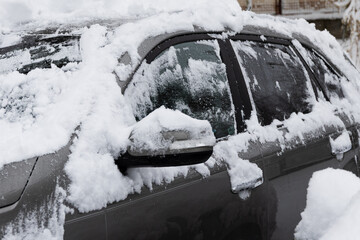 oblodzone szyby samochodu zimą © workszop