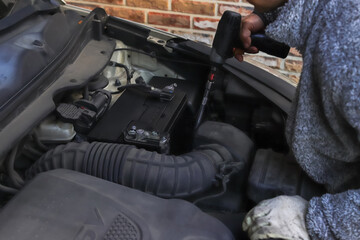 자동차 배터리 교체 정비 작업