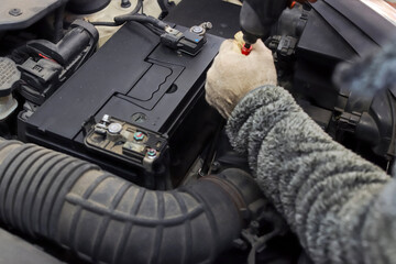 자동차 배터리 교체 정비 작업