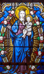 Obraz premium Stained glass (19th century) of Blessed Virgin Mary holding baby Jesus Christ in her arms.
