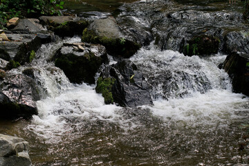 Ruisseau et ses rochers © megara68