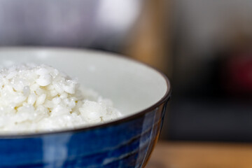 ふっくら炊き上がったご飯のクローズアップ