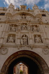 Obraz premium Majestic Santa María Arch: Historic Triumphal Renaissance Gate in Burgos, Spain