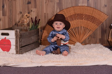 Naklejka premium cute smiling baby cowboy