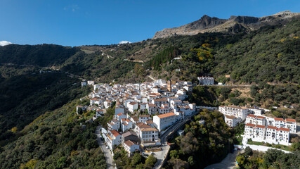 Obraz premium Vistas del municipio de Algatocín en el valle del Genal, Andalucía