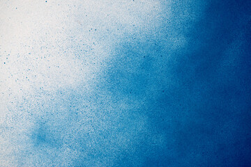 青色のスプレー塗料で塗った背景	