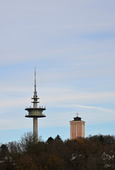 Fernsehturm und Kirche in Wuppertal, Deutschland