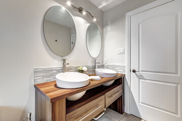 Exterior and interior of a modern Canad house with backyard, driveway, and complete living spaces. Includes living room, kitchen, bedrooms, bathrooms, hallways and basement