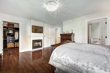 Exterior and interior of a modern Canad house with backyard, driveway, and complete living spaces. Includes living room, kitchen, bedrooms, bathrooms, hallways and basement