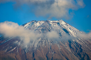 晩秋の富士山麓朝霧高原のキャンプ場から富士山の絶景　　静岡県富士宮市　日本