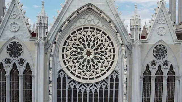 West side of the Expiatory Temple of the Sacred Heart of Jesus. Dolly out starting in the rose window. Le&oacute;n, Guanajuato, M&eacute;xico