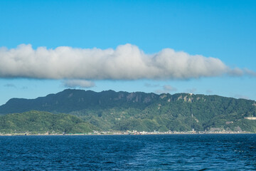 東京湾の海上から眺める鋸山