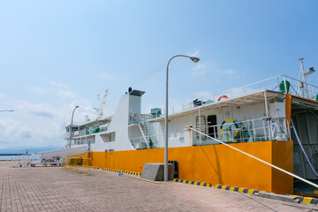 姫島港に到着したフェリー船