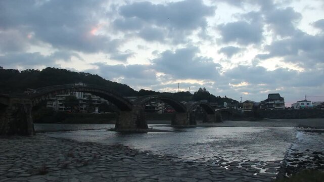 『錦帯橋と錦川の清流』日本三名橋の五連アーチ