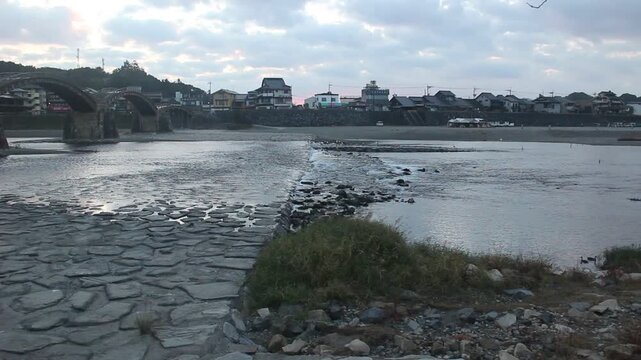 『錦帯橋と錦川の清流』日本三名橋の五連アーチ