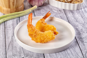 Golden crunhy breaded prawn appetizer