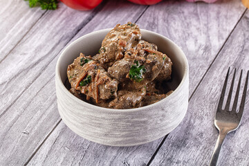 Chicken liver in cream sauce