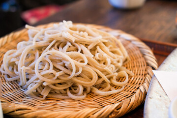 ざるに盛られたそば