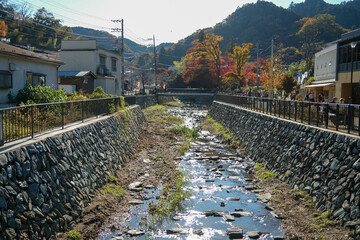 小川が流れる日本の田舎の風景
