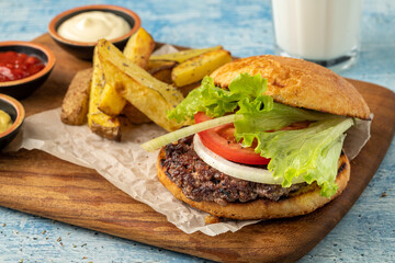 Smash burger with cheddar cheese and caramelized onions, served with fries