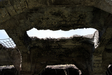 観光施設として生きる群馬鉄山の旧太子駅ホッパー棟