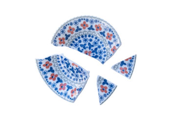 割れた食器, 切り抜き