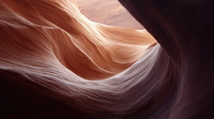 Obraz premium Close-up of a wave-like formation in a canyon. the wave appears to be made up of thin, wavy lines that create a sense of movement and depth.