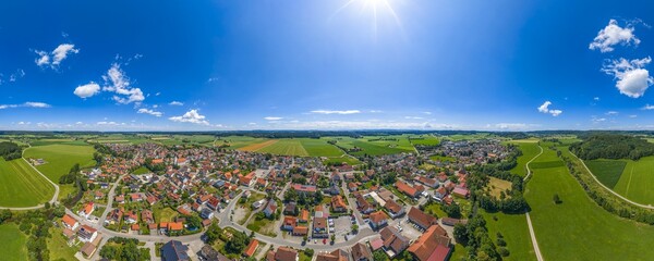 Die Gemeinde Aichstetten in Oberschwaben aus der Vogelperspektive