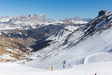 Das Skigebiet von Arabba und Alta Badia und die Tofana Gruppe in den Dolomiten, Italien, im Winter