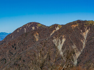 塔ノ岳山頂から望む蛭ヶ岳