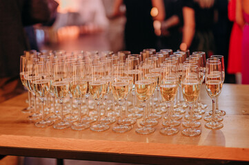 Celebracja kieliszkiem alkoholu