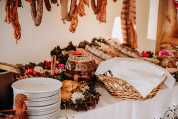 Stół Pełen mięsnych przekąsek