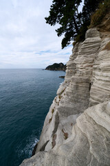 特徴的な風景が見られる堂ヶ島の海岸