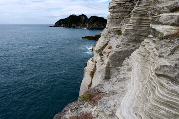特徴的な風景が見られる堂ヶ島の海岸