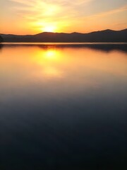 Obraz premium sunset over the lake