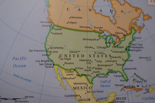 North American Continent Political Map: Overview of Canada, United States and Mexico Borders. Geography of Major Nations and Oceans on Educational Paper Atlas