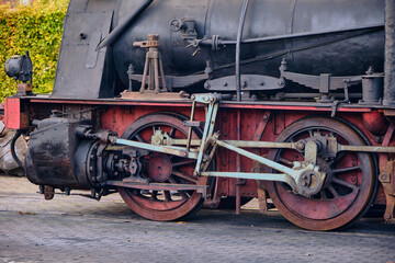Naklejka premium Steam locomotive wheels and mechanics at heritage railway the Museumbuurtspoorweg Haaksbergen-Boekelo railway museum open day in Haaksbergen Netherlands.