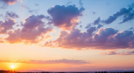 Obraz premium Dramatic Sunset Sky with Vibrant Golden and Pastel Clouds