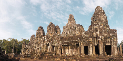 Fototapeta premium Panoramic View Of Bayon Temple In Angkor Wat, Cambodia At Sunrise