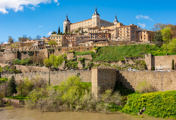Obraz premium Alcazar of Toledo over old town, Spain