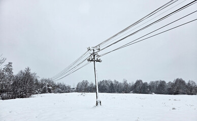 Słup wysokiego napięcia, Zima