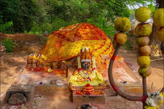 Sri Nagamman Koil & Snake amman god temple & Snake god temple, state highway 121, Kelambakkam - Vandalur Road, Rathinamangalam, Vengambakkam, chennai, Tamil Nadu-600048. famous temple in tamilnadu.