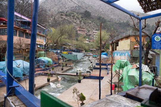 riverside dining in Maroc