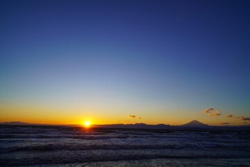 富士山と海に夕日夕日