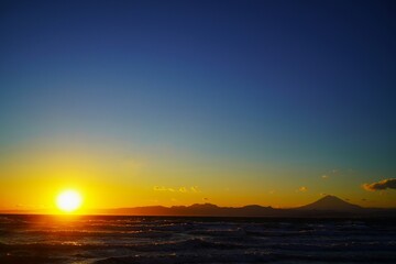 富士山と海に夕日夕日