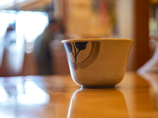 和みの湯呑みと店内の温かな空気