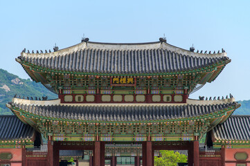 Fototapeta premium 韓国ソウルにある景福宮のとても美しい風景A very beautiful view of the gate in Seoul, Korea