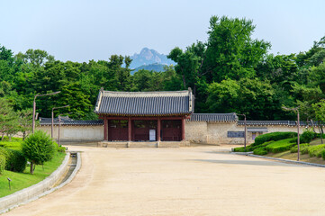韓国ソウルにある宗廟のとても美しい風景A very beautiful view of the gate in Seoul, Korea