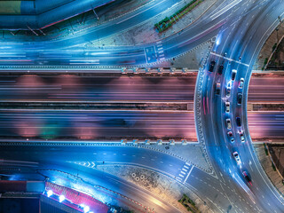 Expressway, Self-driving autonomous electric cars of the future with elements move along a busy traffic intersection. Artificial Intelligence, Car Scan, GPS Tracking, Smart Roads, IoT, highway